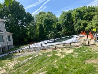 What are the Key Features to Look for When Choosing an Aluminum Fence Installer in Hamilton District Allentown PA?